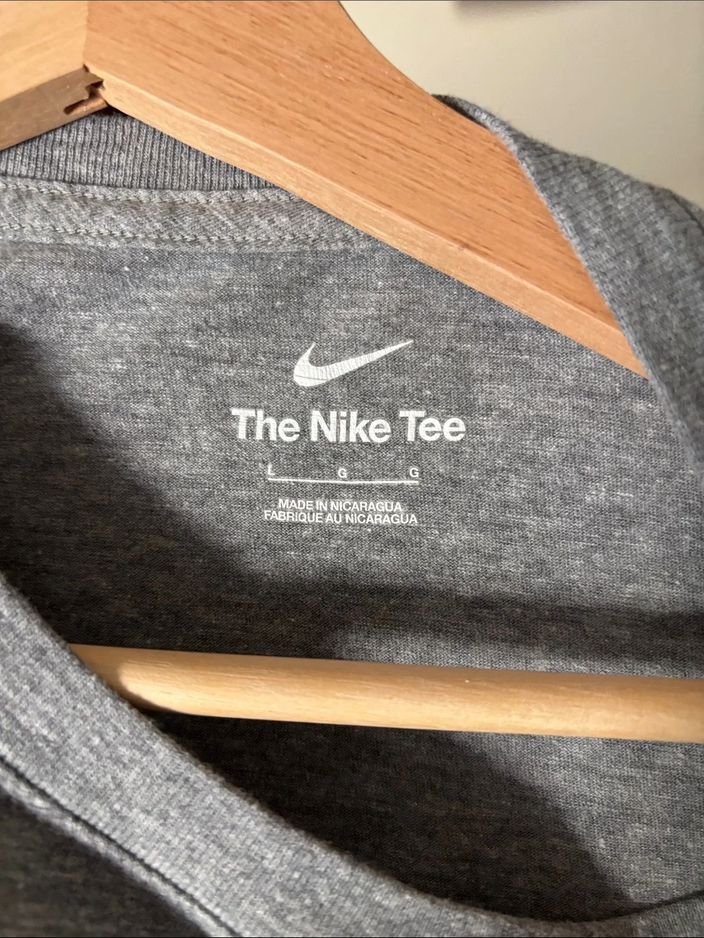 Nike Gray 'AIR' Logo Short Sleeve Tee Large excellent